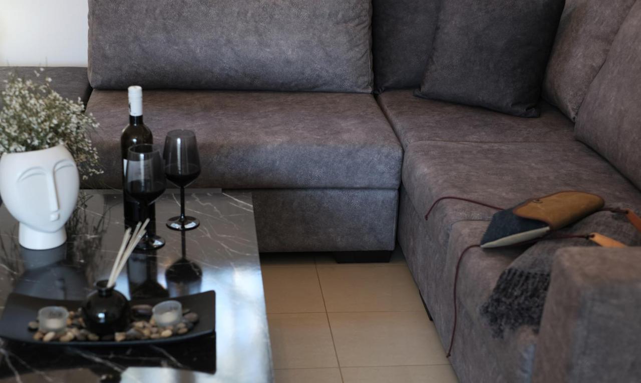 Emvi Apartments II Near Airport วราโวนา ภายนอก รูปภาพ